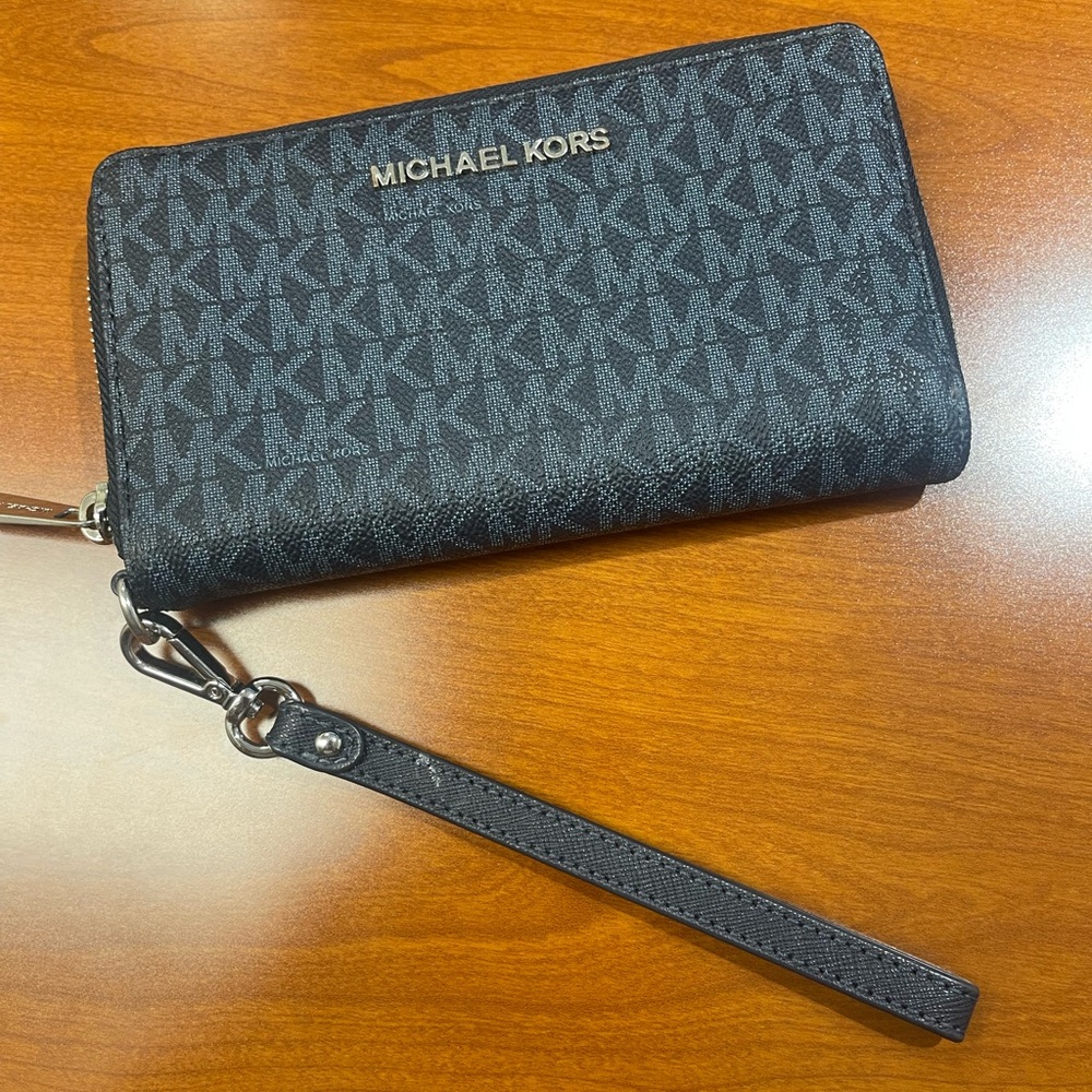 Michael Kors Jet Set Large Signature Logo Continental Wallet